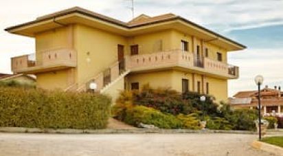 Hotel-restaurant of 700 m² in Mozzagrogna (66030)