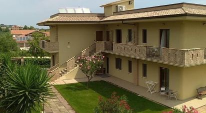 Hotel-restaurant of 700 m² in Mozzagrogna (66030)