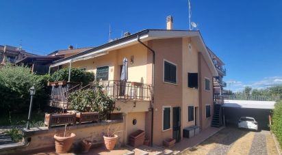 House 12 rooms of 160 m² in Roma (00132)