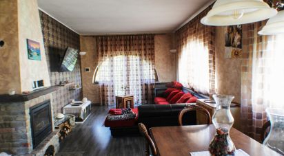 Casa indipendente / Villa 9 locali di 240 m² in Dego (17058)