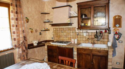 Casa indipendente / Villa 9 locali di 240 m² in Dego (17058)