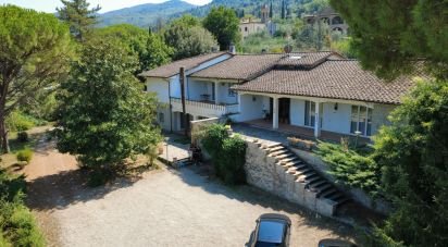 Casale 27 locali di 1.000 m² in Arezzo (52100)