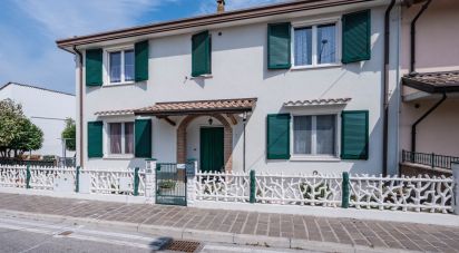Casale 6 locali di 235 m² in Lagosanto (44023)