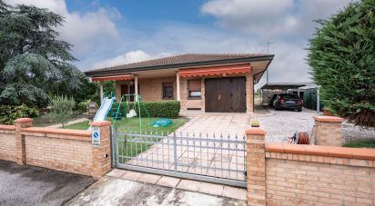 Casale 4 locali di 137 m² in Ostellato (44020)