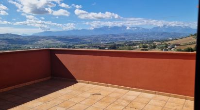 Villa Bifamiliare 16 locali di 216 m² in Roseto degli Abruzzi (64026)