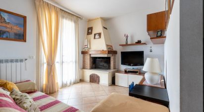 House 7 rooms of 130 m² in Lari (56035)