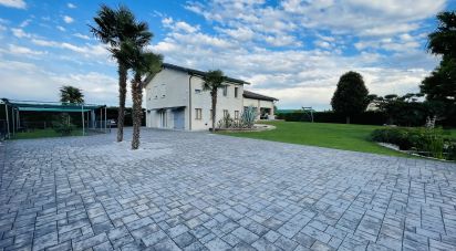 Casa indipendente / Villa 8 locali di 218 m² in Bovolenta (35024)