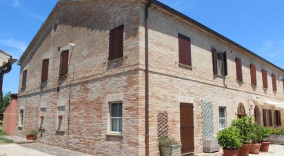 Villa Bifamiliare 8 locali di 363 m² in Fano (61032)