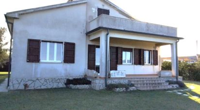 Casa indipendente / Villa 8 locali di 193 m² in Fano (61032)
