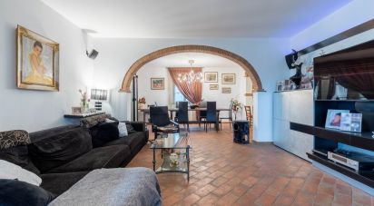 House 7 rooms of 130 m² in Cascina (56023)