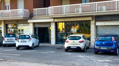 Shop / premises commercial of 200 m² in Bastia Umbra (06083)