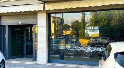 Shop / premises commercial of 200 m² in Bastia Umbra (06083)