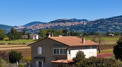 Townhouse 9 rooms of 240 m² in Assisi (06081)