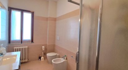 House boat 11 rooms of 261 m² in Vinci (50059)