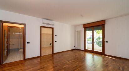 Three-room apartment of 114 m² in Selvazzano Dentro (35030)