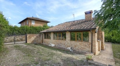 Farm 6 rooms of 185 m² in Sovicille (53018)