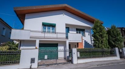 Casa indipendente / Villa 9 locali di 222 m² in Codigoro (44021)