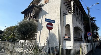 Four-room apartment of 110 m² in Nova Milanese (20834)