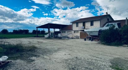 Rifugio 10 locali di 400 m² in Controguerra (64010)