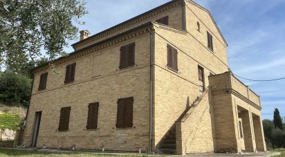 Rustico 7 locali di 432 m² in Potenza Picena (62018)