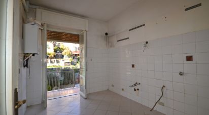 Four-room apartment of 82 m² in Genova (16138)