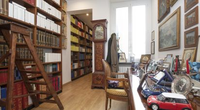 Four-room apartment of 120 m² in Genova (16121)