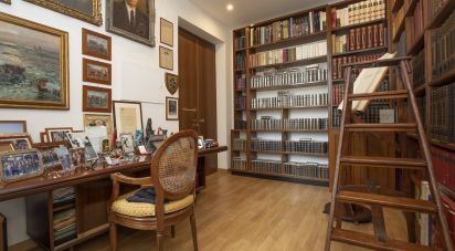 Four-room apartment of 120 m² in Genova (16121)