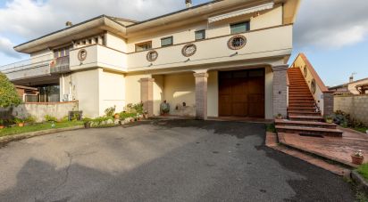 House 10 rooms of 159 m² in Bientina (56031)