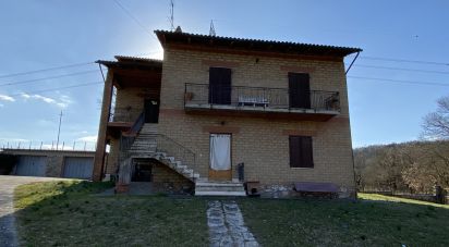House 9 rooms of 300 m² in Casole d'Elsa (53031)