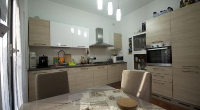 Appartamento 6 locali di 100 m² a Genova (16141)