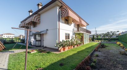 Casa indipendente / Villa 5 locali di 192 m² in Selvazzano Dentro (35030)