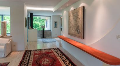 Farm 8 rooms of 350 m² in Assisi (06081)