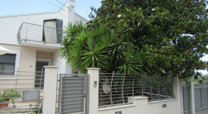 Farm 9 rooms of 308 m² in Lanciano (66034)